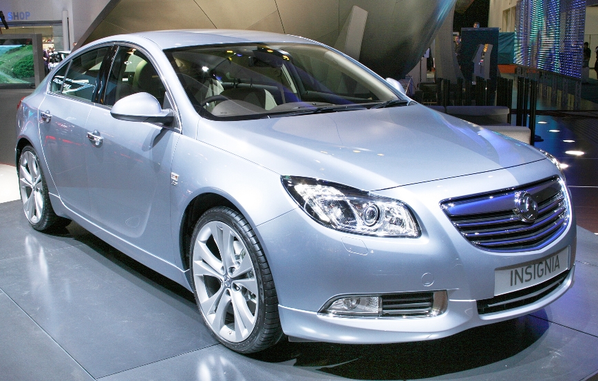 Die ersten 100 Opel Insignia rollen durch Rüsselsheim