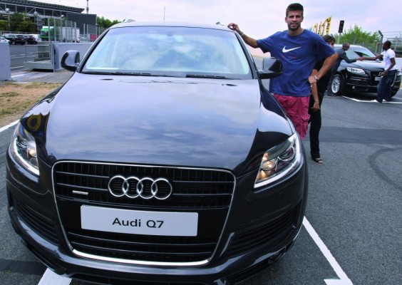Fußballer des FC Barcelona fahren Audi Q7