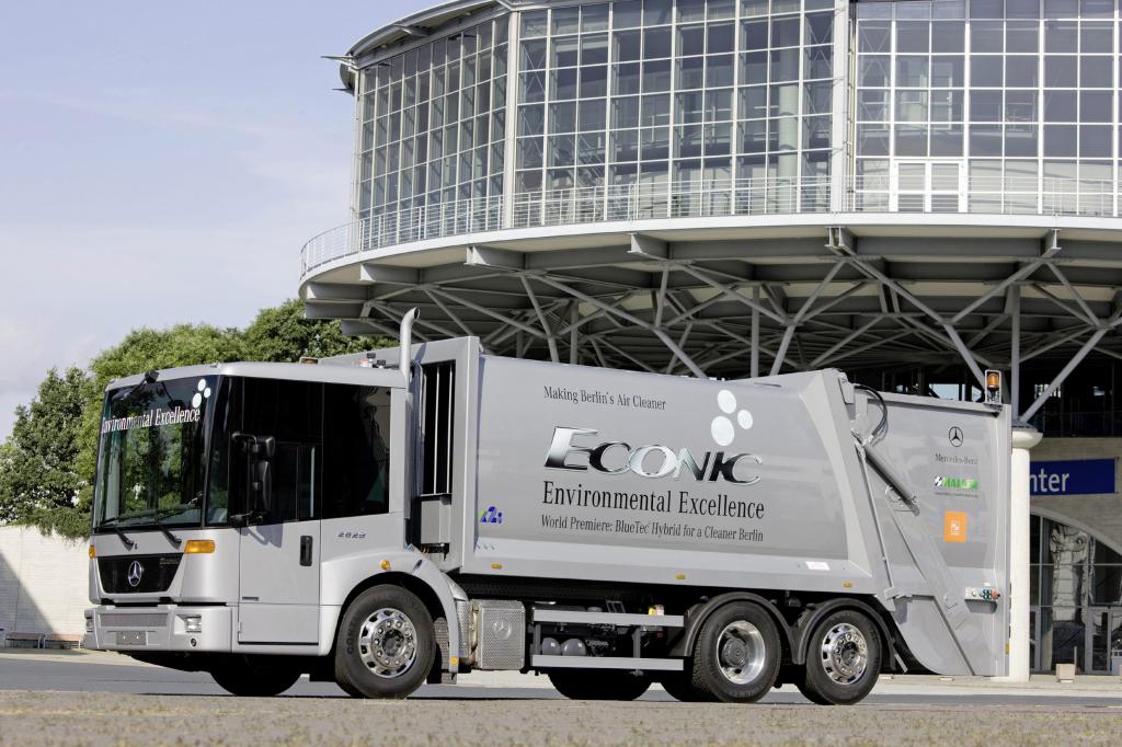IAA: Hybrid-Offensive bei Daimler 