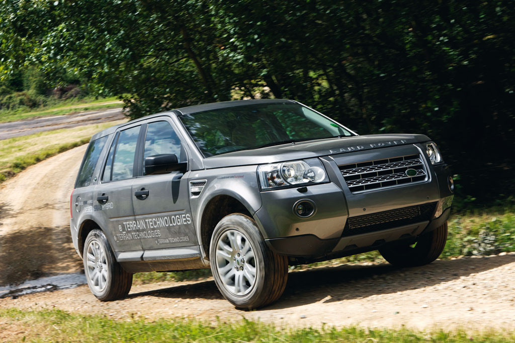 Land Rover mit Diesel-Hybridkonzept in Paris
