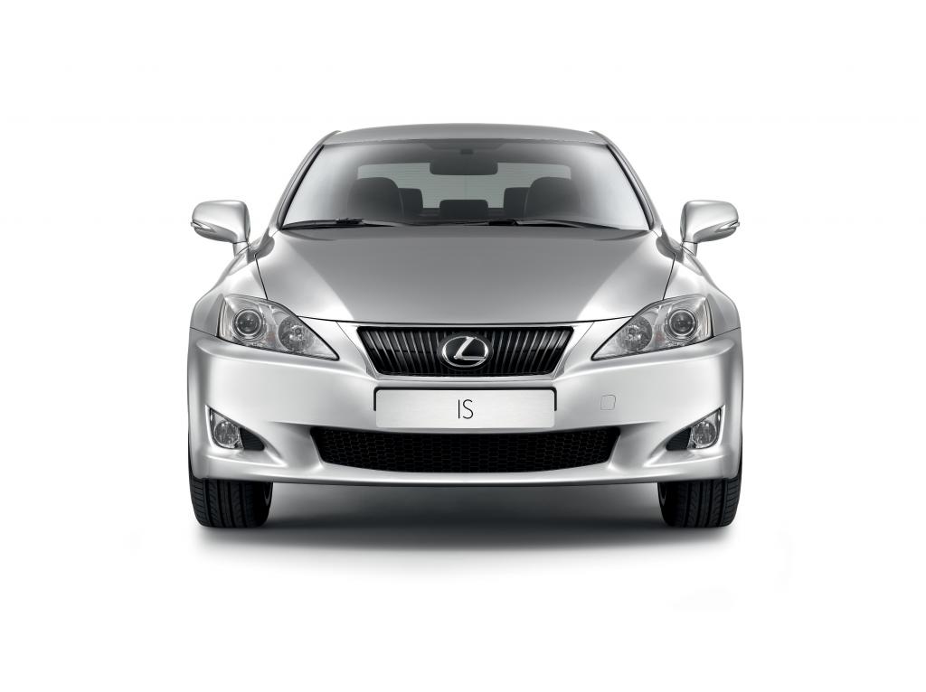 Lexus feiert Weltpremiere des Cabriolets IS 250c in Paris