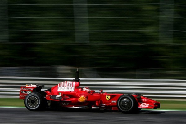 Massa vs. Räikkönen: Ein harter Kampf