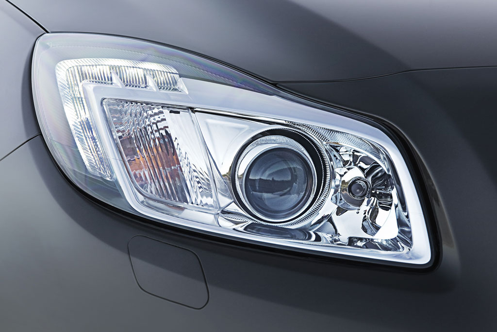 Opel Insignia erhält einen Fernlichtassistenten 