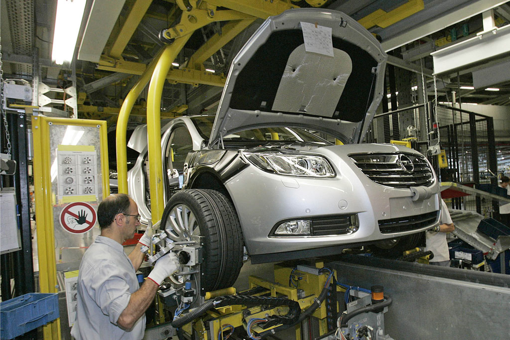Opel Insignia erhält einen Fernlichtassistenten 