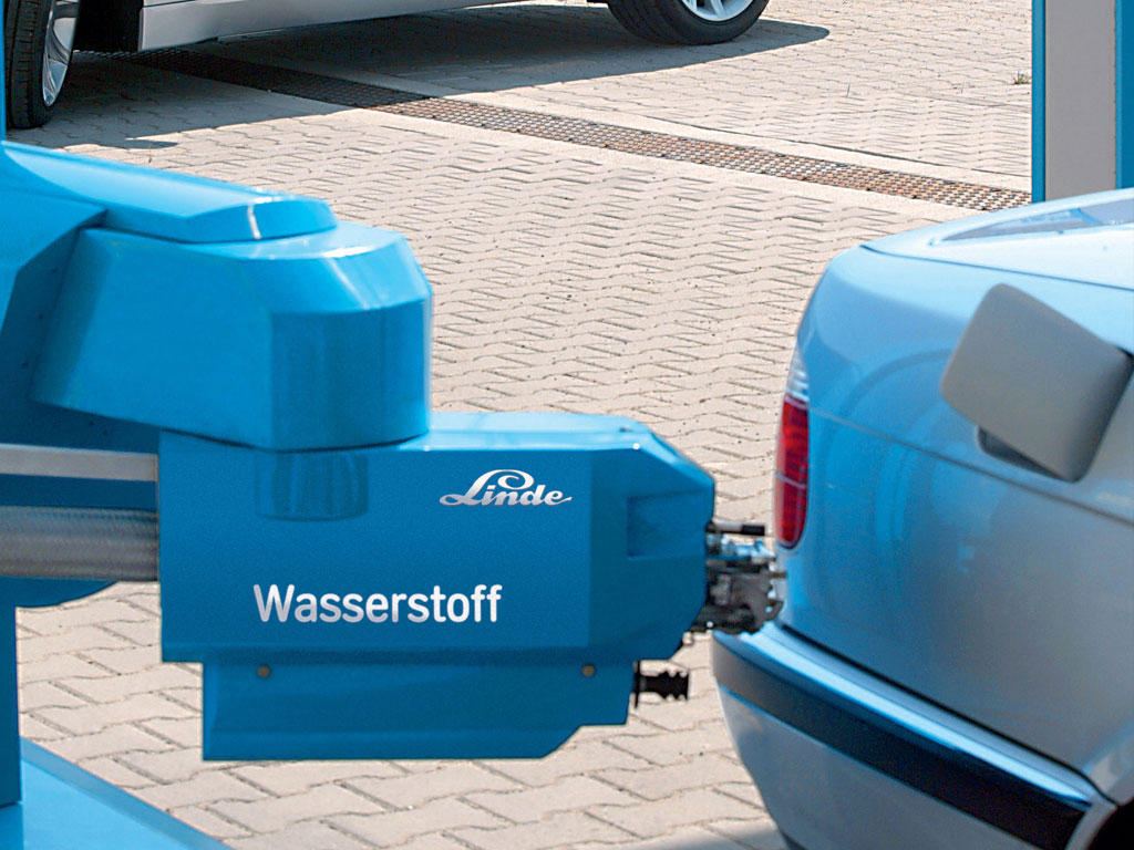 Weg für Wasserstoffautos ist frei 