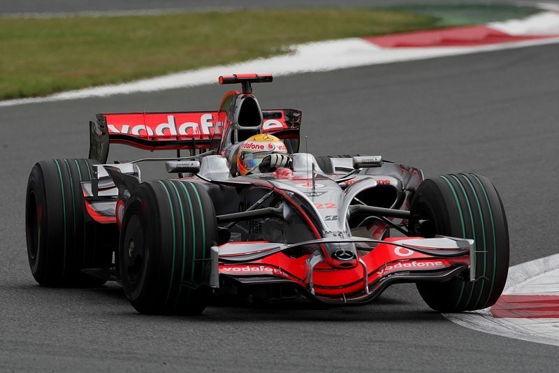 1. Training - Hamilton gibt die Pace vor: Konstant und schnell