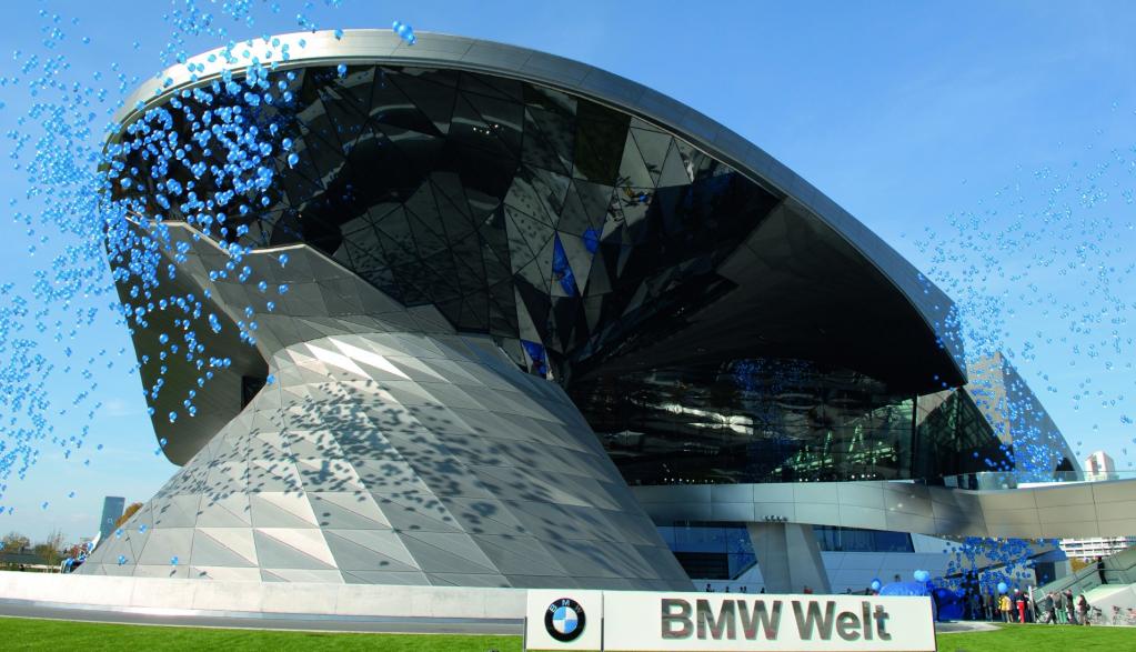 BMW Welt feiert den ersten Geburtstag