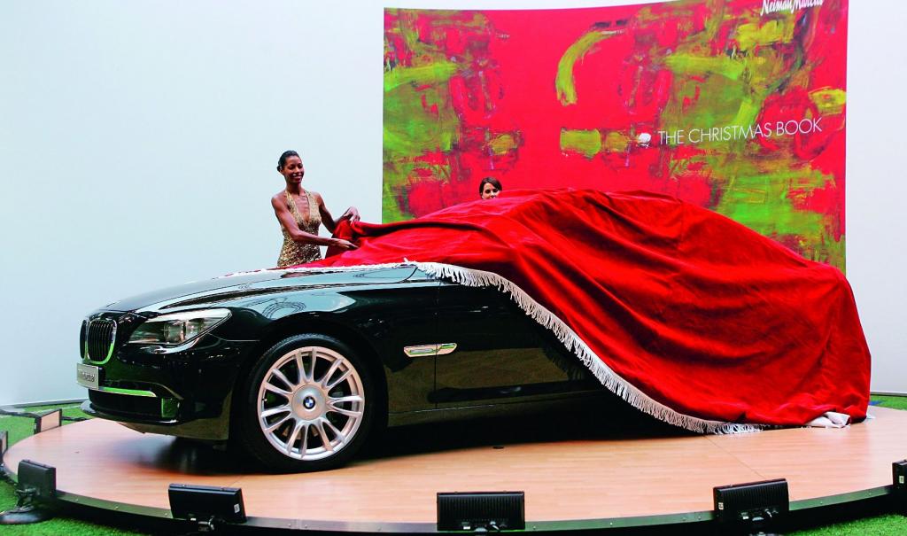 BMW lässt sich wieder bei Neiman Marcus einpacken