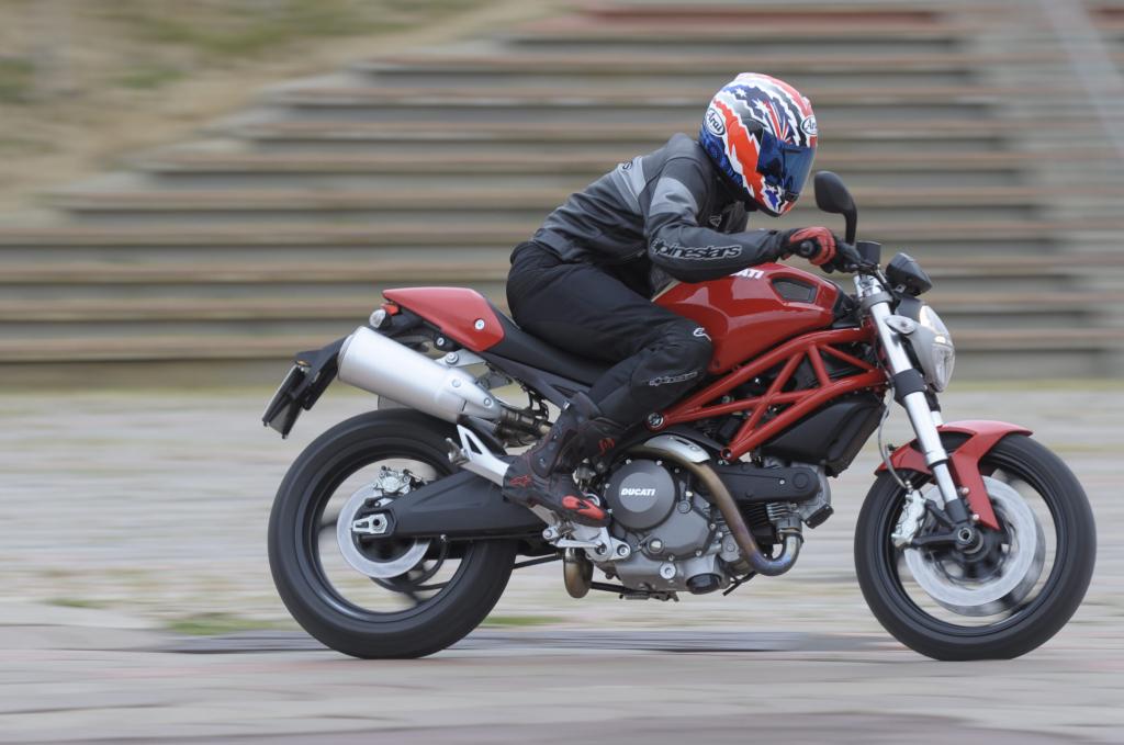 Fahrbericht Ducati Monster 696: Einstieg in die neue ÄraFahrbericht Ducati Monster 696: Einstieg in die neue Ära