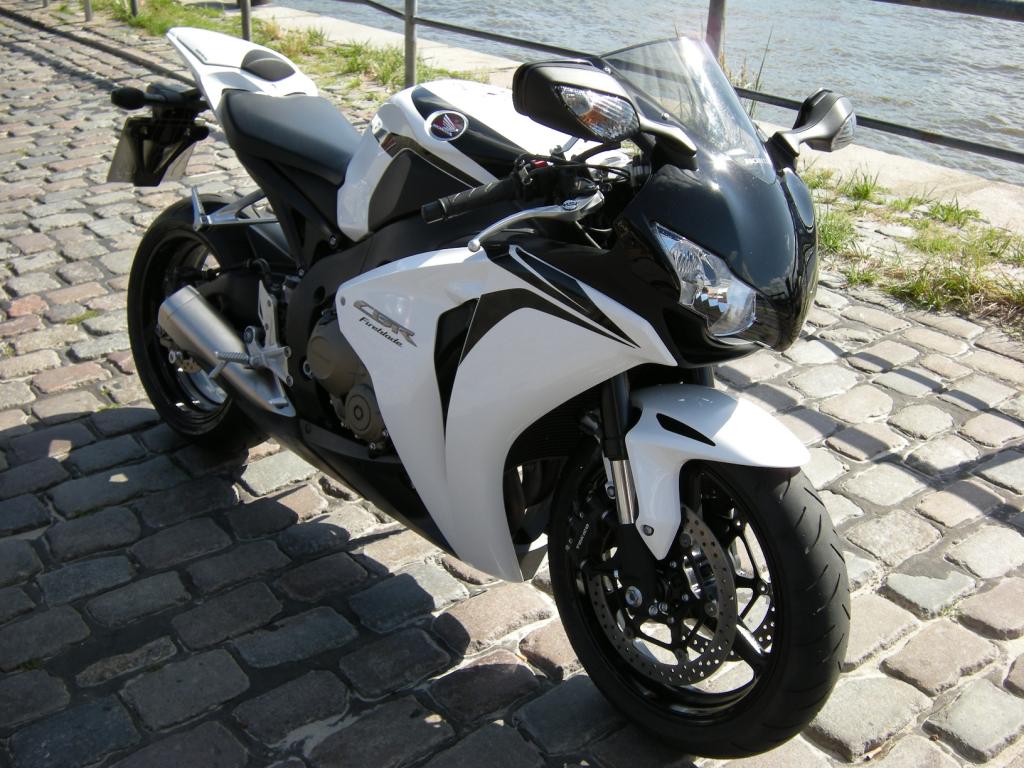 Fahrbericht Honda CBR 1000 RR Fireblade: Bizeps statt Tätowierung