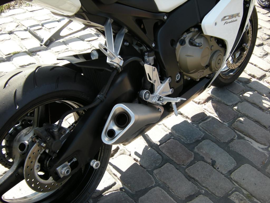 Fahrbericht Honda CBR 1000 RR Fireblade: Bizeps statt Tätowierung
