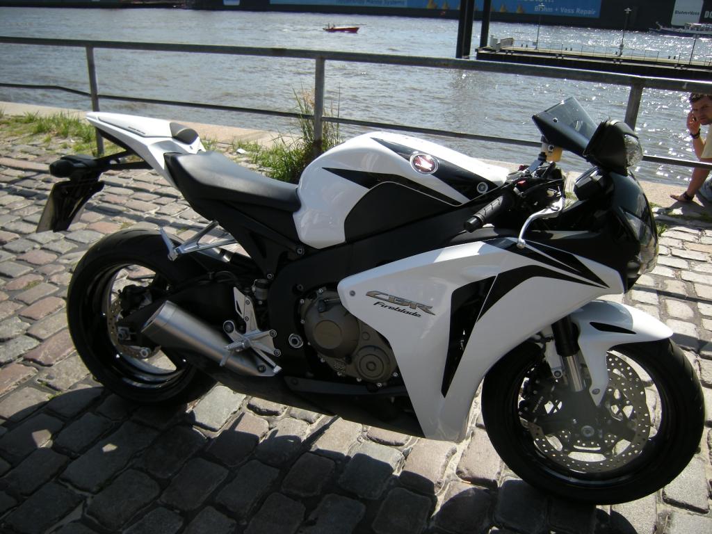 Fahrbericht Honda CBR 1000 RR Fireblade: Bizeps statt Tätowierung