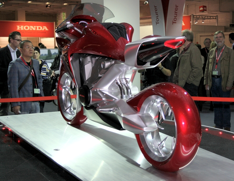 Honda zeigt vier Neuheiten und eine V4-Studie
