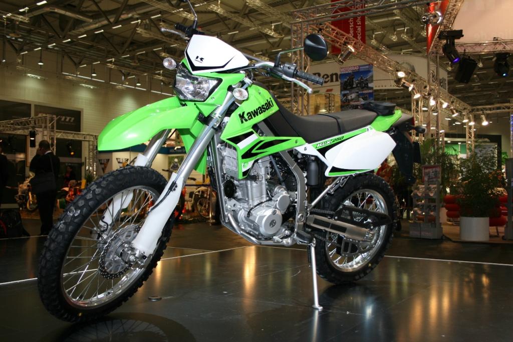 Kawasaki präsentiert VN 1700 und KLX 250