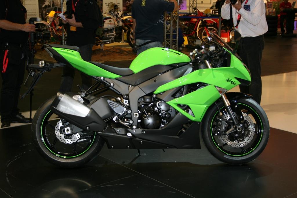 Kawasaki präsentiert VN 1700 und KLX 250