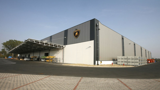 Lamborghini nimmt neues Logistikzentrum in Betrieb