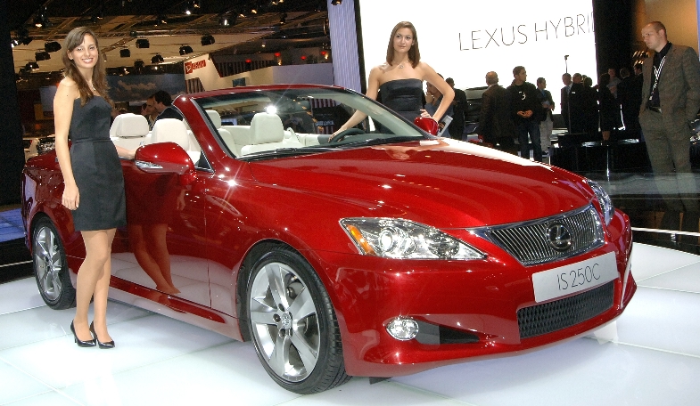 Lexus zeigt Cabriolet IS 250C und Studie LF-Xh