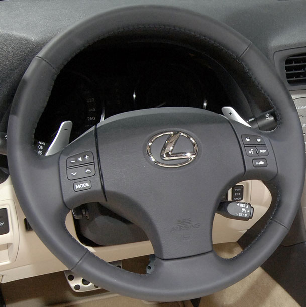Lexus zeigt Cabriolet IS 250C und Studie LF-Xh 