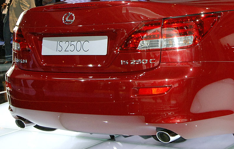 Lexus zeigt Cabriolet IS 250C und Studie LF-Xh 