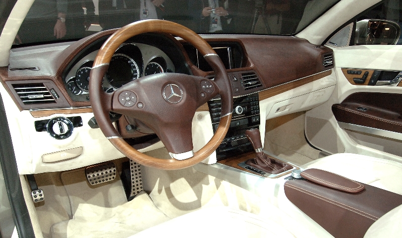 Mercedes-Benz stellt Concept Fascination und McLaren Roadster 722 S vor