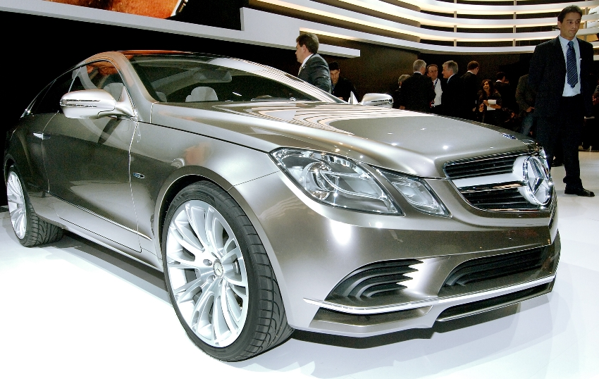 Mercedes-Benz stellt Concept Fascination und McLaren Roadster 722 S vor