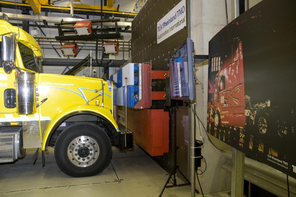Neue Auto-Crashtest-Anlage in den Niederlanden 