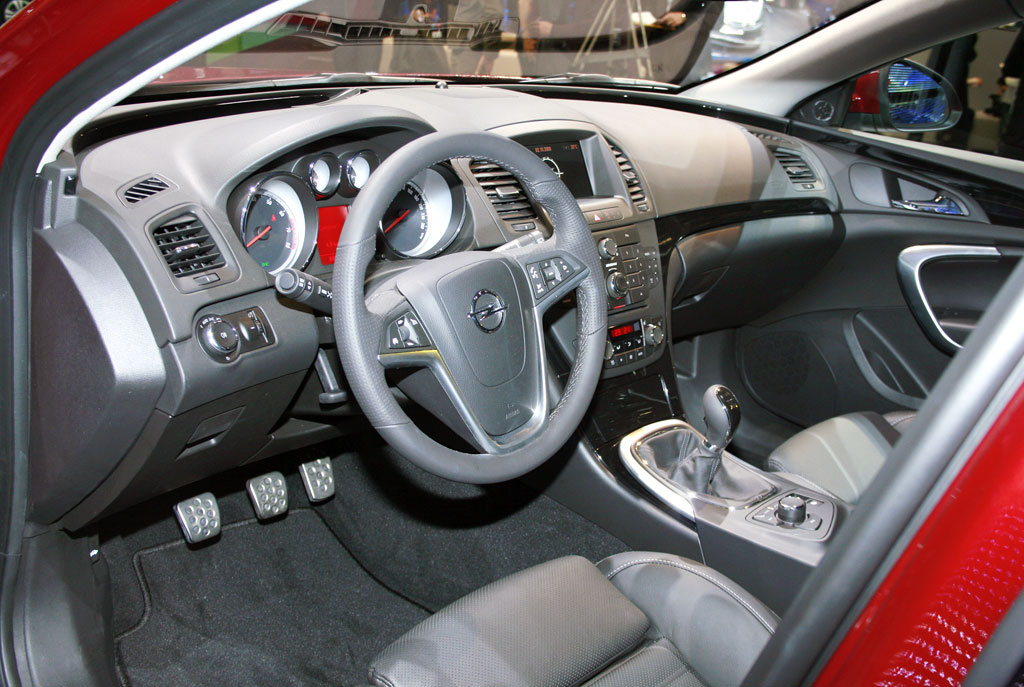 Opel Insignia in Paris