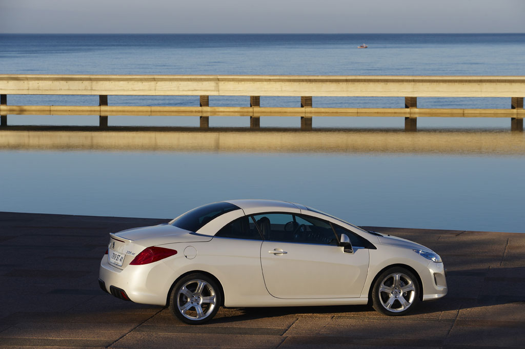 Peugeot präsentiert 308 CC und jede Menge Hybrid-Studien