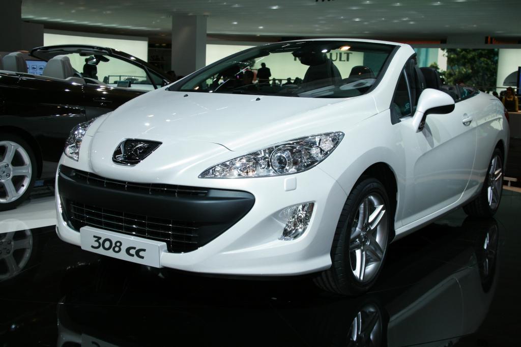 Peugeot präsentiert 308 CC und jede Menge Hybrid-Studien