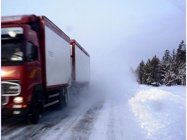 Ratgeber: Bei Schnee und Eis auf Lkw achten 