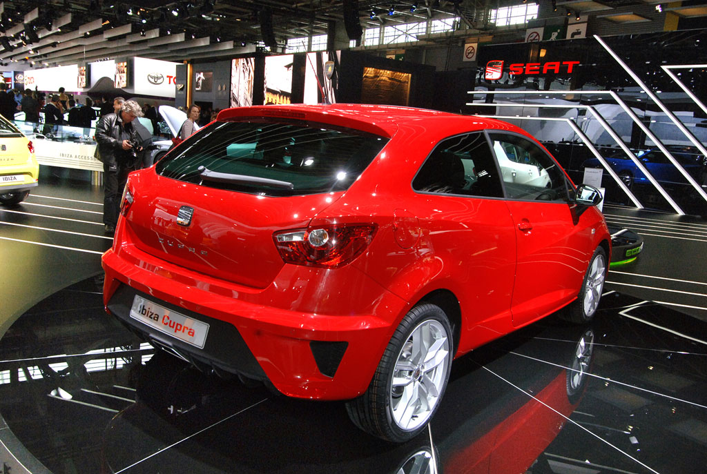 Seat zeigt in Paris den ersten Exeo 