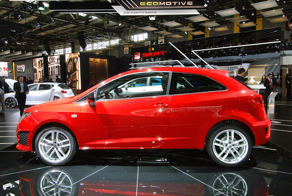 Seat zeigt in Paris den ersten Exeo 