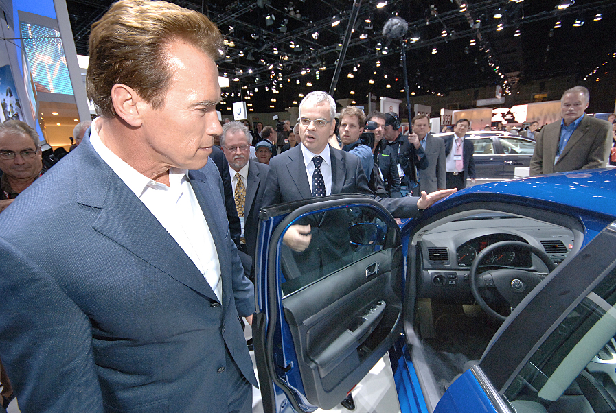 Gouverneur Schwarzenegger besucht deutsche Autohersteller