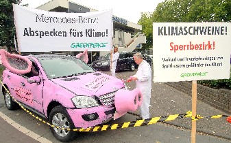 Greenpeace protestiert gegen Spritschlucker 