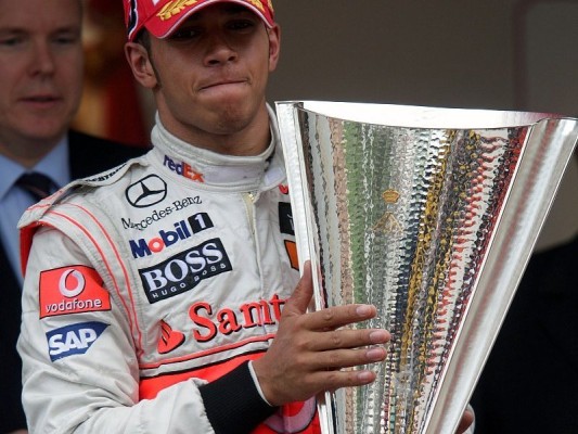 Hamilton dealt mit Dennis: McLaren F1 LM Supercar und ein paar Pokale