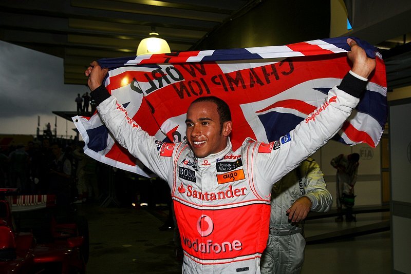 Hamilton in letzter Kurve Weltmeister: Drama in Sao Paulo