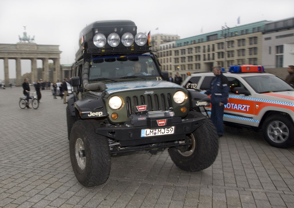 Im Jeep von Paris nach New York