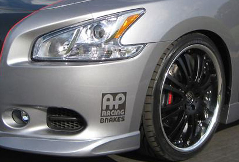 Nissan mit einem Dutzend Fahrzeugen auf der SEMA
