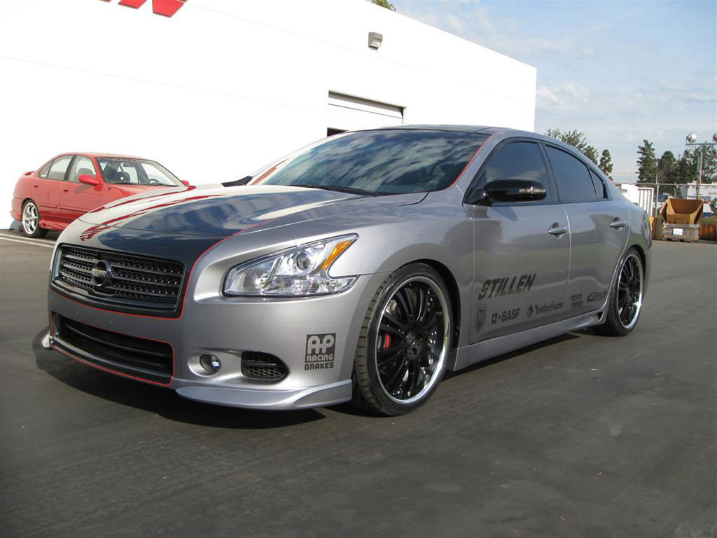 Nissan mit einem Dutzend Fahrzeugen auf der SEMA