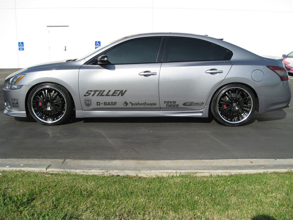 Nissan mit einem Dutzend Fahrzeugen auf der SEMA