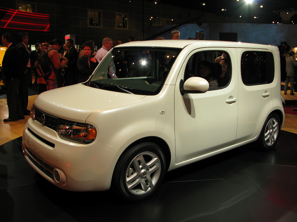Nissan präsentiert 370 Z und Cube