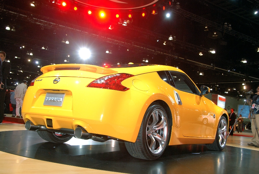 Nissan präsentiert 370 Z und Cube