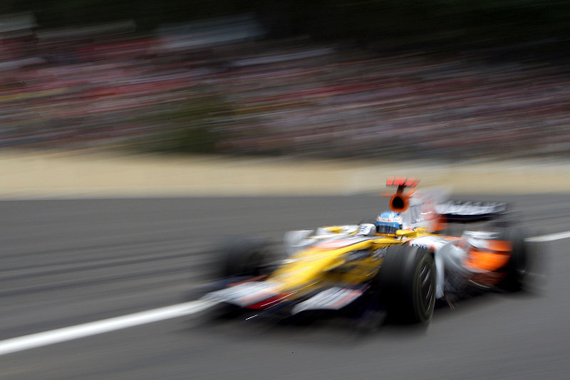Rückschlag für Alonso : Eine enge Angelegenheit 