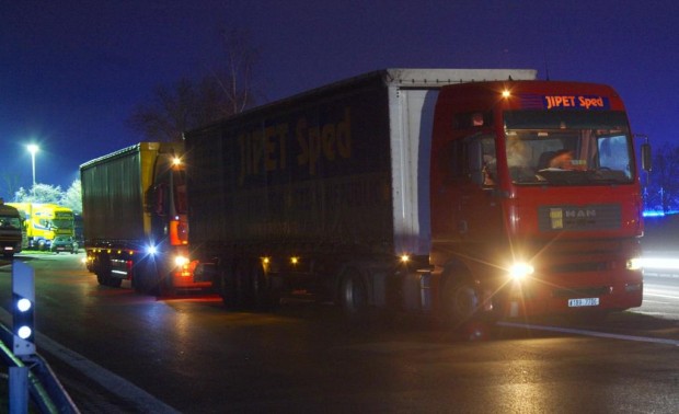 Rheinland-Pfalz startet Parkleitsystem für Lkw