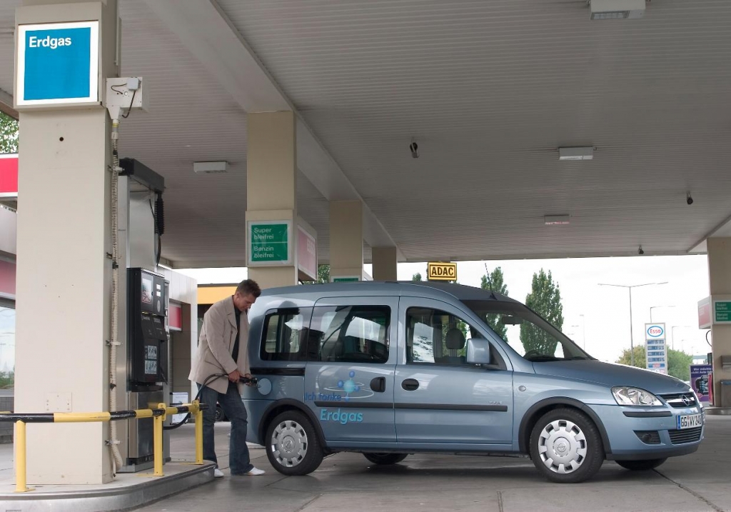 Umfrage: Hybrid-Antriebe werden bekannter 