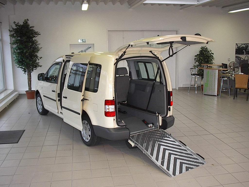 VW Caddy Maxi mit Autogasantrieb und Heckeinstieg 