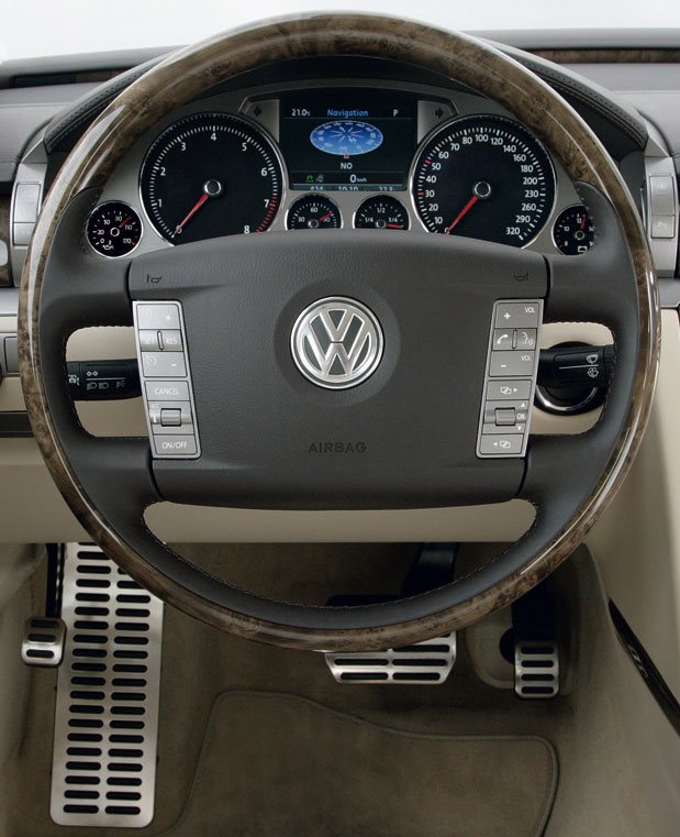 VW Phaeton mit mehr Leistung für Infotainment und Antrieb