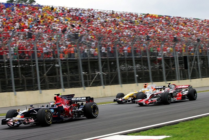 Vettel souverän, Bourdais im Pech: Zum Abschied auf Rang vier