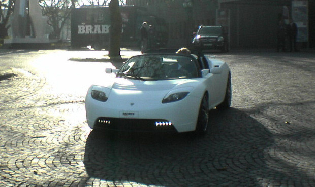 leise Autos mit Lautsprecher für rundum Motorlärm