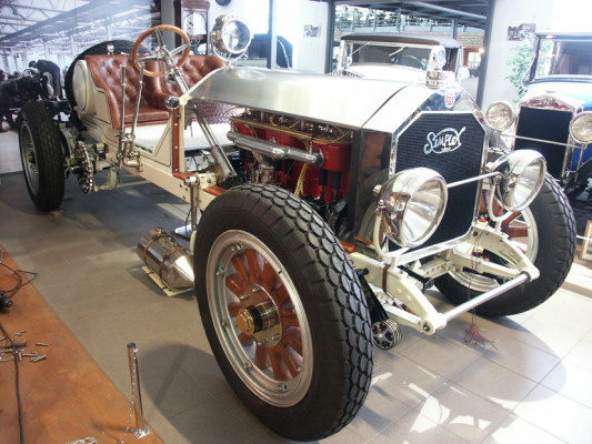 ''ALF''- der bisher größte Oldtimer der Ausstellung steht vor Vollendung